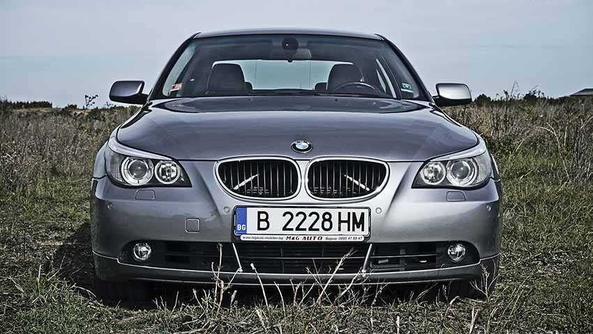 matrícula búlgara en un coche BMW